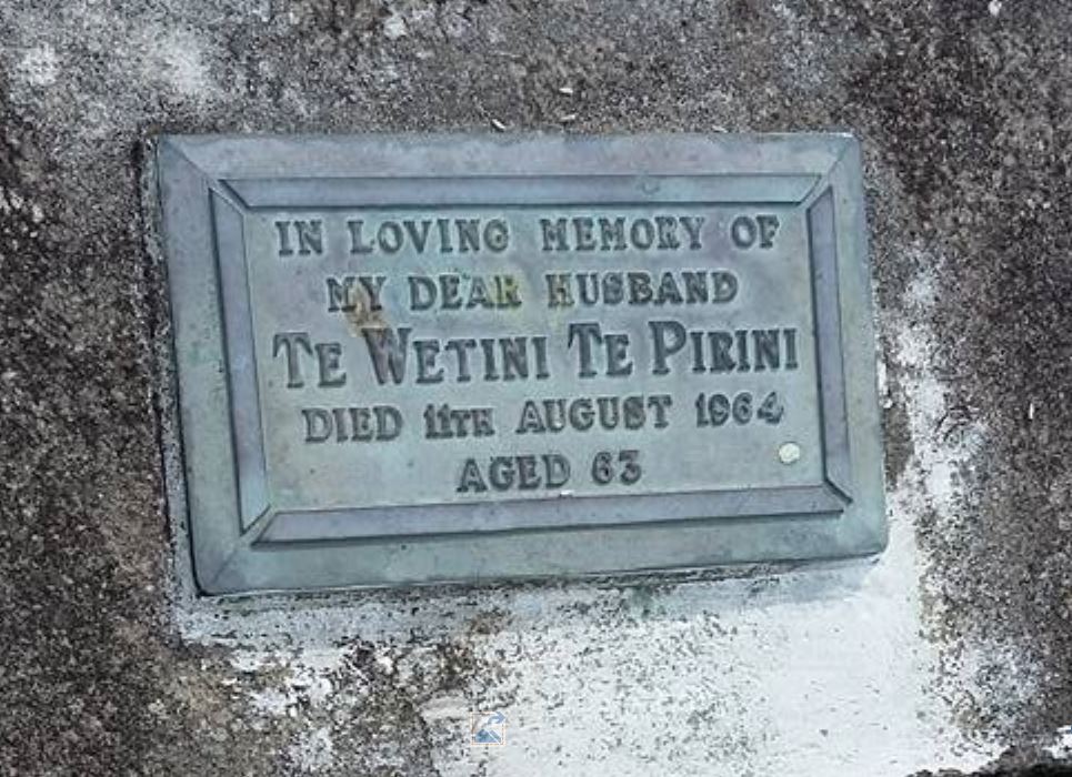 Pirini, Wetini (Headstone)