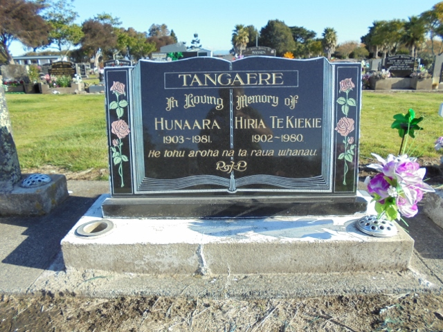 Tangaere, Hunaara (Headstone)